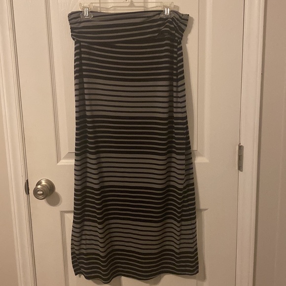Old Navy Maxi Skirt - Picture 4 of 4